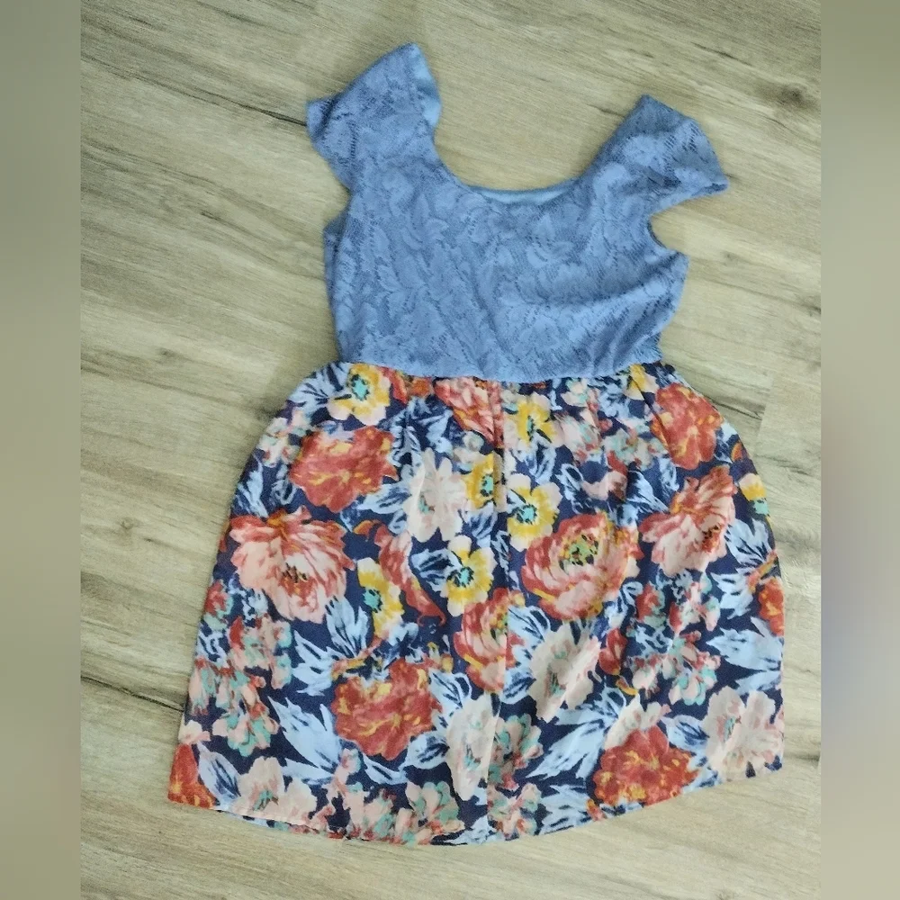 Dress - Picture 3 of 4